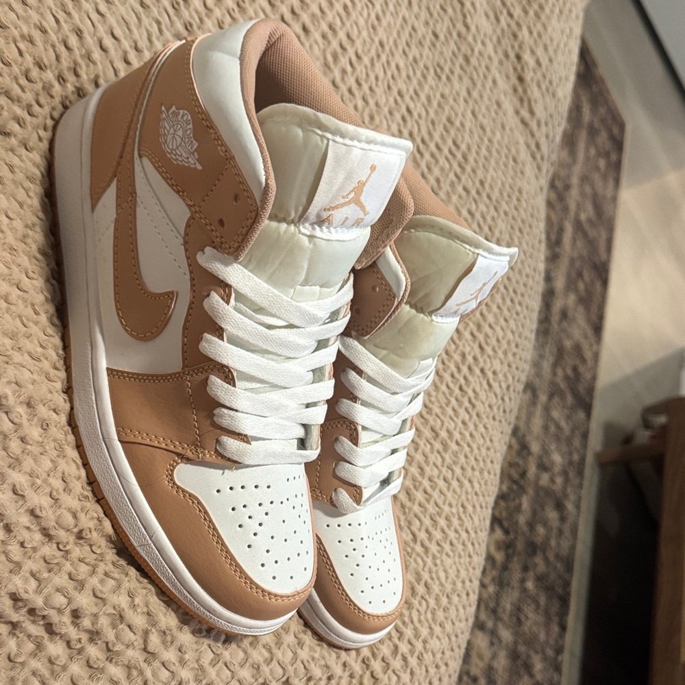 Jordan Women's White and Tan Sneakers